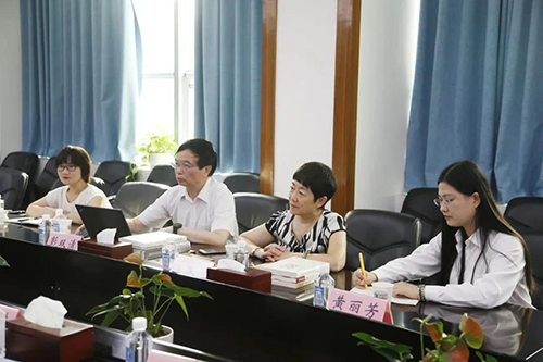 美迪西臨床前研究副總裁兼機構(gòu)負責人彭雙清教授，藥效部執(zhí)行主任董文心，藥代安評項目負責人龍娜等