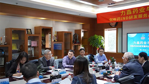 美迪西創(chuàng)始人&CEO陳春麟博士、化學(xué)部與生物部高級(jí)副總裁任峰博士、藥代動(dòng)力學(xué)與生物分析部副總裁辛保民博士、商務(wù)發(fā)展部副總裁蔡金娜博士等出席簽約儀式。